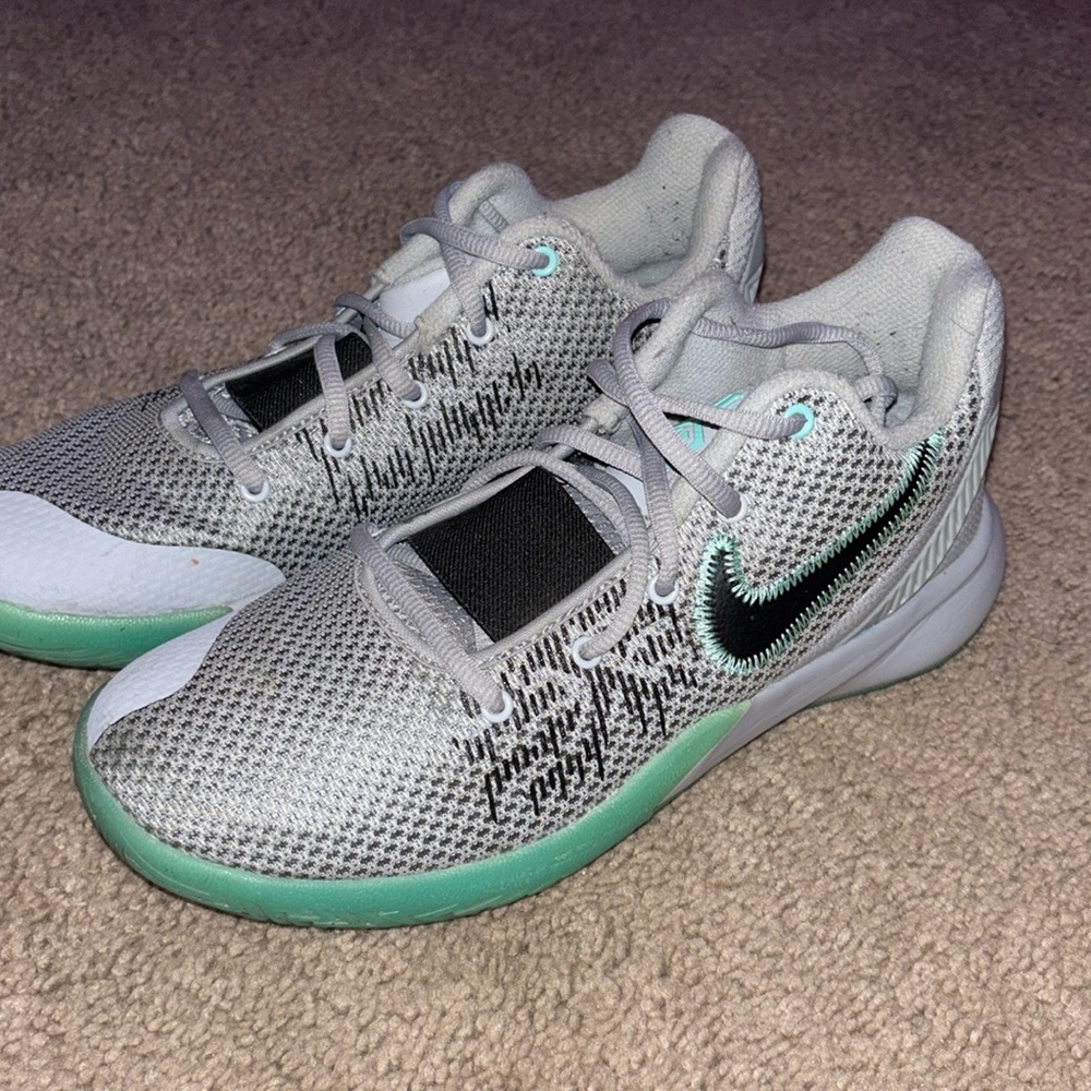 nike kyrie